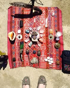 Creating a #mesa #ritual #altar #shamanism #shaman #crystalquartz #labradorite #aquamarine #blacktourmaline #crystalhealing Despacho Ceremony, Spirit Powers, Shaman Tools, Shaman Ritual, Ritual Altar, Modern Bohemian Home, Women's Circle