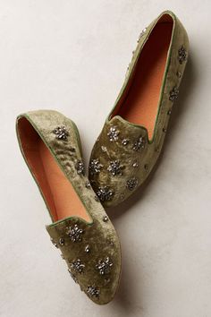 33 Flats That Work For Every Kind Of Office #refinery29  http://www.refinery29.com/flat-work-shoes#slide22 Work Flats Shoes, Tokyo Street Fashion, Groom Shoes, Antik Batik, Indian Groom, Green Shoes, Grunge Style, Soft Grunge, Vans Authentic