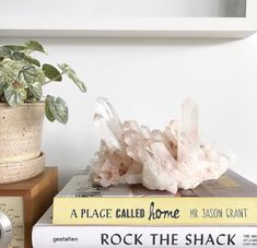 The 3 Healing Crystals That You Need for Your Bedroom | Au Lit Fine Linens Quarts Crystal, Raw Quartz Crystal, Fine Linens