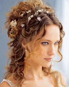 my favorite wedding hair Long Natural Curly Hair, Medieval Wedding, Beach Wedding Hair, Wedding Hair Ideas, Flowers In Her Hair, Trendy Wedding Hairstyles, Wedding Hair Flowers, Modern Hairstyles