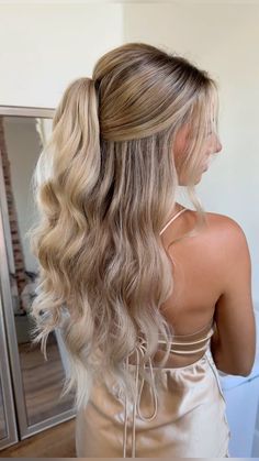 @annie.x.artistry Bridesmaid half up pony hairstyle Half Up Half Down Hairstyles Graduation, Simple Wedding Hairstyles Ponytail, Curled Hairstyles For Wedding Bridesmaid, Volume Half Up Half Down Wedding Hair, Sadies Hair Hairstyles, Cute Bridesmaid Hairstyles Half Up, Half Up Half Down Pagent Hair, Bridesmaid Hairstyles Volume, Prom Hair Curls Half Up