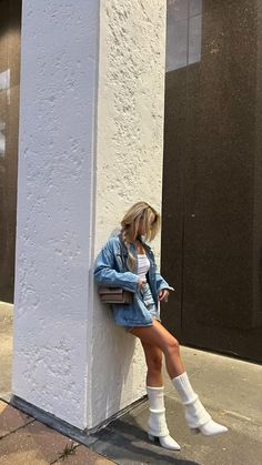 Mini Skirt Fall Outfit, Skirt Fall Outfit, Summer Baddie, Skirt Aesthetic, Jean Outfit, Jean Jacket Outfits, Miniskirt Outfits, Cozy Outfit