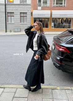 @sofiaboman Travel Outfit Plane Cold To Warm, Japan Outfit Winter, Sofia Boman, Winter Maxi Skirt Outfit, Casual Airport Outfit, Japan Outfits, October Outfits, Ny Outfits, Outfit For Fall