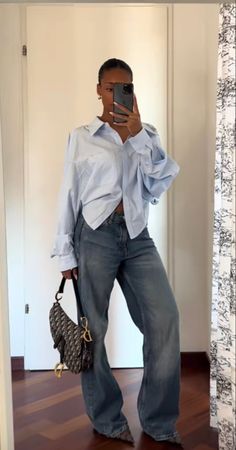 High Class Woman Aesthetic, Sade Outfits Idea, Aesthetic Outfits Modest, Rich Aesthetic, Aesthetic Vacation, Look Jean, Nashville Outfits, Winter Fashion Outfits Casual, City Outfits