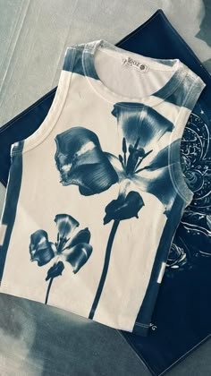 ZOOZ (@zooz.tr) • Instagram photos and videos Graphic Tops For Women, Sun Printed Shirt, Sunprinting Tshirt, Sunprint Shirt, Cynotype Clothes, Screenprint T Shirt, Cyanotype Shirts, Cyanotype Tshirt, Cyanotype Shirt