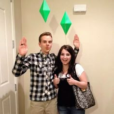 Fantasias fáceis Easy Diy Couples Costumes, Sims Costume, Boo Costume, Meme Costume, Halloween Costume Puns, Funny Couple Halloween Costumes, Diy Couples Costumes, Cheap Halloween Costumes, Cute Couple Halloween Costumes