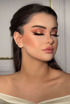 35+ Makeup, Make Up Graduation, Makeup Tutorials Step By Step, Makeup Looks Simple, Maquillaje Simple, Simple Makeup Ideas, Hairstyles And Colors, Celebrities Hairstyles, Ideas Maquillaje