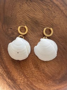 The Karen Shell Earrings are made with White Pennsylvania Lucine Shells. The pure white shells are sure to go with any outfit. Earring base: stainless steel, gold plated *Shells are all different and may vary slightly in size, color, and shape White Shells, Scallop Shell, Scallop Shells, Cat Earrings, Shell Earrings, Large Earrings, Pure White, Earrings Jewelry, Earring Necklace