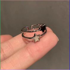 #ring #star #aesthetic #pinterest #star #vibe #aesthetictumblr Silver Rings For Teenagers, Dainty Silver Rings Grunge, Cheap Star-shaped Cute Jewelry, Star Jewelry Ring, Space Jewelry Silver, Mode Zendaya, Oval Glasses Frames, Ring Settings Types, Y2k Accessories