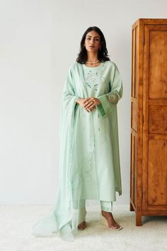 Premium Raw Silk Salwar Kameez Dupatta Pakistani Dress Raw Silk Salwar, Green Pakistani Dress, Best Designer Suits, Dupatta Dress, Casual Frocks, Pakistani Party Wear, Raw Silk Fabric, Salwar Kameez Online, Elegant Attire