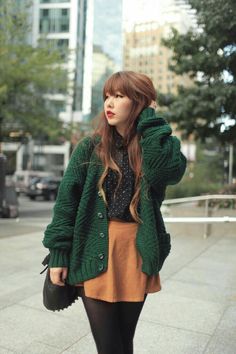 Korean Fashion Korean Fashion Ideas, Korean Fashion Fall, Cute Asian Fashion, Korean Fashion Outfits, Estilo Hippie, Green Cardigan, Korean Fashion Trends, Hipster Fashion