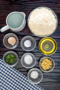 the ingredients to make this dish are laid out in bowls