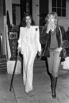 Home / Twitter 70s Mode, Bianca Jagger, Estilo Hippy, White Tuxedo, White Suit, Wonder Women, Stil Inspiration, Vintage Mode, 1970s Fashion