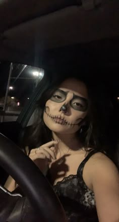 Tiktok Skull Makeup, Skeleton Halloween Face Paint, Latina Skull Makeup, Basic Skull Makeup, Hot Skull Makeup, Latina Skeleton Makeup, Female Skull Makeup, Baddie Skull Makeup, Girl Skull Makeup