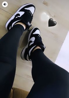 Tennis Nike, Nike Fashion Shoes, Shoes Outfit Fashion, Winter Fashion Outfits Casual, Tenis Nike, Outwear Coat