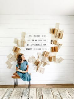 Diy Book Wall, Wall Letter Board, Wall Letter, Elementary Classroom Decor, House Loft, Board Display, Library Displays, Cool Books