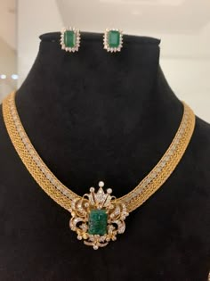 Simple Indian Jewellery Gold, Naan Patti Necklace Gold, Necksets Gold Designs, Light Weight Kante Designs, Emerald Necklace Indian Gold Jewellery, Simple Necklace Gold Indian, Kante Gold Necklaces, Light Weight Gold Necklace, Diamond Necklace Indian