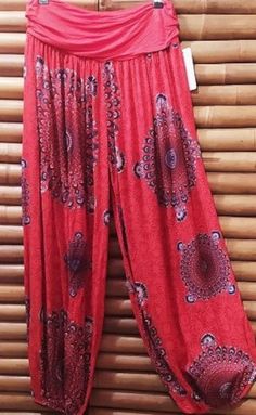 Baggy harem pants with mandala print, rayon and cotton, wide and adaptable, elastic waist, one size fits all. Baggy Harem Pants, White Cotton Skirt, Japanese Sleeve, Wide Trousers, Mandala Print, Cotton Skirt, One Size Fits All, Primary Colors, Harem Pants