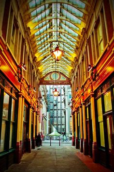 Leadenhall Market City of London England Photograph Picture Print by AndyEvansPhotos on Etsy Landmark Architecture, Shopping Arcade, Building Photography, Modern Photographers, Famous Buildings, London Photography, Art Subject