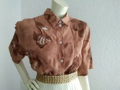 90s brown floral blouse, button up shirt, elegant blouse, watercolors print blouse, botanical print blouse, tulips flower blouse, probably viscose, no label composition, no label size, mother of pearl buttons. Good vintage condition. measurements lying flat : shoulders :44cm (17,5 inches) bust:60 cm (23,5 inches) total length :75 cm (29 inches) sleeve length :28 cm (11 inches) Shirt Elegant, Flower Blouse, Elegant Blouses, Summer Blouses, Tulips Flowers, Elegant Shirt, Botanical Print, Brown Floral, Mother Of Pearl Buttons