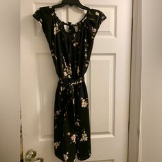 Nwot Black Sleeveless Dress With Yellow Flowers Lauren Conrad Dress, Flowers Color, Black Sleeveless Dress, Lc Lauren Conrad, Black Sleeveless, Lauren Conrad, Black N Yellow, Yellow Flowers, Sleeveless Dress