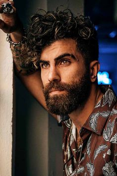 Short Hair Perm, Male Short Hair, Hipster Hairstyles Men, Ducktail Beard, Beard Guide, Hair Perm, Hipster Hairstyles