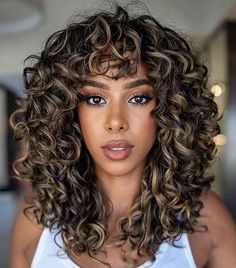 Curly Balayage Hair, Curly Hair Color Ideas, Curly Hair Color, Curly Highlights, Curly Shag Haircut, Dark Curly Hair, Highlights Curly Hair, Brown Curly Hair, Curly Hair Photos