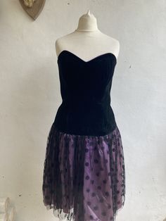 "Vintage 80s Black and Purple sleeveless drop waist mini dress with boned bodice by Soft Touches made in ireland. The dress has a zipper to the back and is fully lined. There aare three purple roses to the back of the dress and there is a split in the netting to allow for the zip. Conditon: Good Bust 32\" waist 30\" Length 32\" DELIVERY INCLUDING INTERNATIONAL DELIVERY - I COMBINE POSTAGE SO WHEN YOU PURCHASE MORE THAN ONE ITEM YOU WILL ONLY HAVE TO PAY FOR THE DELIVERY COST OF ONE ITEM.  So you Violet Mini Dress, Vintage Sleeveless Mini Dress For Evening, Retro Sleeveless Mini Dress For Evening, Vintage Lined Mini Dress For Evening, Vintage Sleeveless Mini Dress With Fitted Bodice, Vintage Mini Dress In Polka Dot, Vintage Polka Dot Mini Dress, Polka Dot Mini Dress, Rose Violette