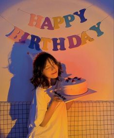 فور ماري 17 Doğum Günü, Birthday Shots, 귀여운 음식 그림, Simple Birthday Decorations, 21st Birthday Photoshoot, Cute Birthday Pictures, Perfect Birthday Party, 사진 촬영 포즈, Bday Girl