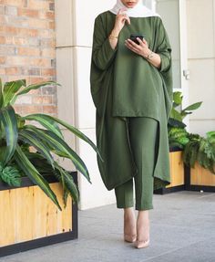 Coat Set Design, Hijab Fashion Summer, Stylish Tunic, Smart Casual Wardrobe, Modest Dresses Fashion, Coat Set, Hijab Fashionista, Bridal Dresses Pakistan, Hijab Trends