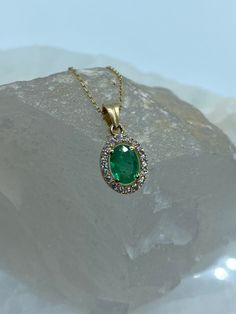 Emerald Necklace - Emerald Gold Necklace - Emerald Pendant Necklace - Gold Emerald Necklace - Emerald Gold - Green Emerald Gift - Emerald *100% naturel gemstone *14k solid gold *solid gold (NOT plated) *gemstone: emerald *gemstone: zircon *stone shape emerald: oval *stone shape zircon: round *stone emerald : 5x7 mm. *stone emerald ct. : 1.00-1.20 ct. *stones emerald : 1 pc. *stone zircon : 20 pcs. Luxury Yellow Gold Emerald Necklace For Celebration, Green Zircon Necklace, Luxury Yellow Gold Emerald Engagement Necklace, Emerald Pendent Designs, Luxury Traditional 22k Gold Emerald Necklace, Dazzling Round Emerald Necklace, Vintage Emerald Necklace, Luxury Emerald Stone Necklaces, Emerald Stone Necklaces In Fine Jewelry Style