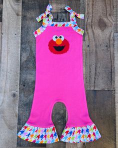 Elmo Sesame Street Outfit Girly Elmo Birthday Party, Star Themed Outfits, Elmo Dress, Sun Outfit, Seaseme Street, Bug Clothing, Toddler Gear, Elmo Sesame Street, Elmo Birthday Party