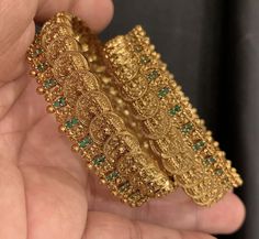 Kasu Bangles, Gold Bengals, Temple Jewellery Earrings, Gold Jewellry, Modern Gold Jewelry, Pearl Jewelry Design