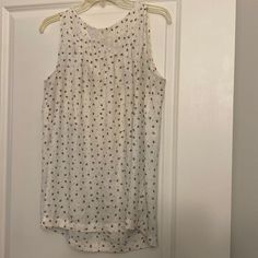 Nwot Loft Ditsy Floral Sleeveless Blouse - Size M Floral Sleeveless, Ditsy Floral, Sleeveless Blouse, Cream White, Loft, Top Blouse, Blouses, Womens Tops, Cream