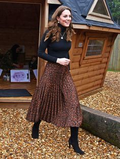 Moda Kate Middleton, Midi Rock Outfit, Kate Middleton Style Outfits, Looks Kate Middleton, Kate Middleton Outfits, Midi Skirt Outfit, Middleton Style, Leopard Print Skirt, Leopard Skirt