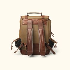 Classic Canvas Hiking Backpack | Field Khaki w/ Chestnut Brown Leather Buffalo Jackson, Waxed Canvas Backpack, Military Bag, Commuter Backpack, Head And Shoulders, Cafe Racer Bikes, Vintage Backpacks, Commute To Work, Chestnut Brown