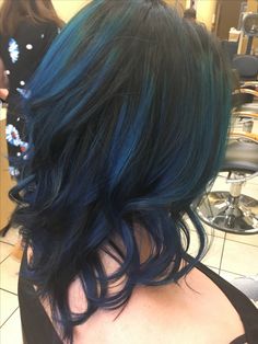 Colors For Hair Ideas, Blue Hair Inspo Short, Blue Hair Dye Ideas For Brunettes, Skunk Stripe Hair Blue, Blue Layered Hair, Black And Blue Hair Ideas, Blue Stripes Hair, Blue Skunk Stripe Hair, Dark Blue Hair Color Ideas