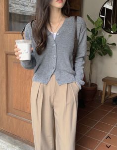 Neutral Tone Outfits Women, Jeans Palazzo, Look Office, Casual Work Outfit, Korea Fashion