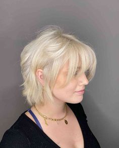 Short Haircuts With Bangs, Short Shaggy Haircuts, Short Shag Haircuts, Shaggy Short Hair, Short Shag Hairstyles, Shag Haircuts, Hair Inspiration Short, Shag Hairstyles, Short Layered Haircuts