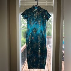 Stunning - Brand New - Turquoise Chinese Cheongsham Qipao Dress Size Med Us Sz 2 All Specific Details Regarding This Amazing Brand New Dress Is In Pictures Have Any Questions? Please Feel Free To Ask! Bundling Is The Way To Go!! Purchasing 2+ Items At Once Saves On Shipping But Also Gets You Discount Pricing. The More Items The Bigger The Discount! Load Up Your Cart & Let Me Know When You’re Done And I’ll Send You An Offer! Five Star Ambassador Seller, Feel Free To Look At My Stats On The “About Blue Fitted Cheongsam With Stand Collar, Traditional Fitted Turquoise Dresses, Fitted Turquoise Traditional Dresses, Turquoise Traditional Fitted Dress, Fitted Traditional Turquoise Dresses, Long Sleeve Satin Dress, Dragon Blue, Short Sundress, Golden Dragon