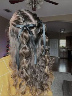 Cheer Hair, Ribbon Hairstyle, Hairdos For Curly Hair, Women's Hairstyles, Hair Stylies, Work Hairstyles, Business Hairstyles, Hairdo For Long Hair