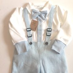 Babyboy juego de bautizo de lino blanco azul traje de bautizo - Etsy España Formal White Linen Sets, White Linen Formal Sets, Elegant Blue Sets For Baptism, Blue Linen Pants, Baby Blessing, Baby Boy Clothing Sets, Christening Outfit, Kinds Of Fabric, Blue Bow