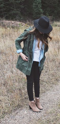 Cute Hipster Outfits, Green Cargo Jacket, Mode Tips, Blazer Outfit, Hipster Outfits, Army Jacket, Mode Casual, Cargo Jacket, Baby Outfits