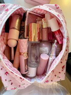 Makeup Collection Goals, Makeup You Need, Makeup Bag Essentials, Sephora Skin Care, Ethereal Makeup, Makeup To Buy, Luxury Makeup, Makeup Items, Love Makeup