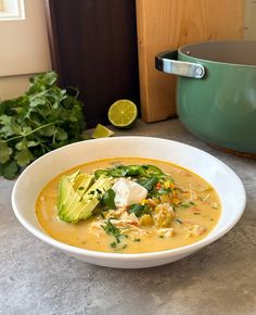 This healthy White Chicken Chili serves creamy, mildly spicy and savoury flavours. Made in one-pot and offers a healthier alternative to cream by adding smooth white beans, adding a creamy, indulgent texture while providing additional nutrients, fibre and protein.