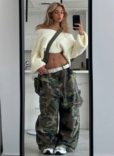 Look Hip Hop, Street Style Outfits Casual, Foto Poses, Camo Pants, Lookbook Outfits