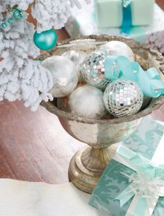 Turquoise Christmas Decor, Aqua Christmas, Turquoise Christmas, Silver Christmas Decorations, Christmas Tablescape, Silver Bowl, White Christmas Decor, Have Inspiration, Coastal Christmas