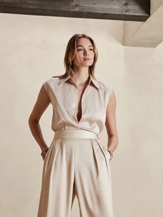 Collared Blouse | Banana Republic Factory Chic Semi-formal Blouse With Hidden Button Closure, Chic Beige Blouse With Collar, Elegant Office Wear Blouse With Placket, Elegant Sleeveless Top With Back Button Closure, Chic Sleeveless Blouse For Office, Chic Sleeveless Office Blouse, Elegant Workwear Blouse With Placket, Elegant Office Wear Top With Placket, Elegant Workwear Blouse