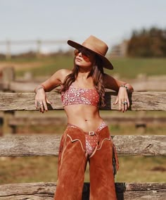 Cow Girl Outfits, Cowgirl Outfits Party, Wilde Westen, Cowboy Girl, Looks Country, Cowgirl Costume, Country Girls Outfits, Country Women, Cowgirl Outfits