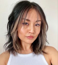 Dark Bob Money Piece, Brunette Front Highlights Face Framing, Balyage Short Hair Brunettes Dark, Face Frame Highlights Short Hair, Bob Hair Color Ideas Ombre, Face Frame Highlights Dark Hair Short, Asian Summer Hair Color, Highlights Bangs Face Framing, Money Piece On Short Dark Hair